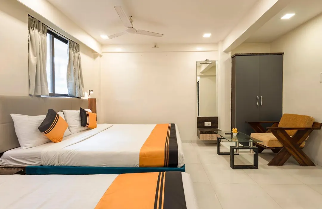 Itsy Hotels Bindra Elite-1